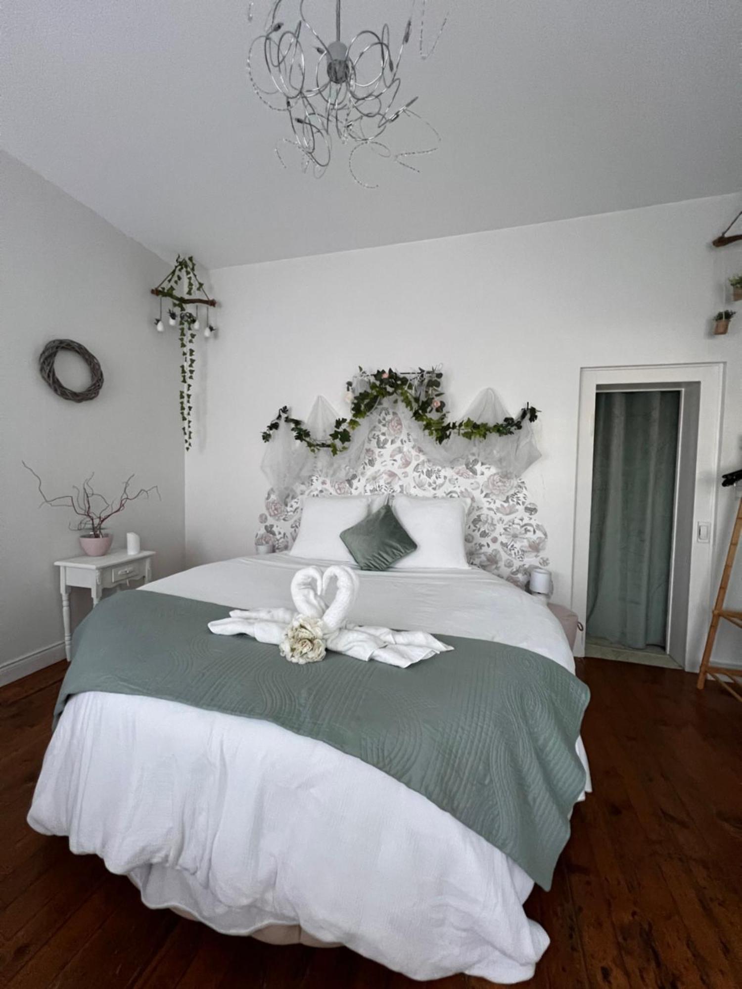 Bed and Breakfast Domaine Des Anges Avesnes-sur-Helpe Exteriér fotografie